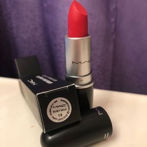 MAC Lustre Lipstick - RUBY WOO